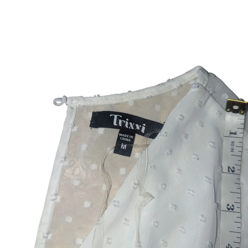 🛍️White  Lace Polka Dot Ruffled Romper - Picture 3 of 5